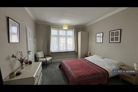 3 bedroom semi-detached house to rent, Nutter Lane, London, E11