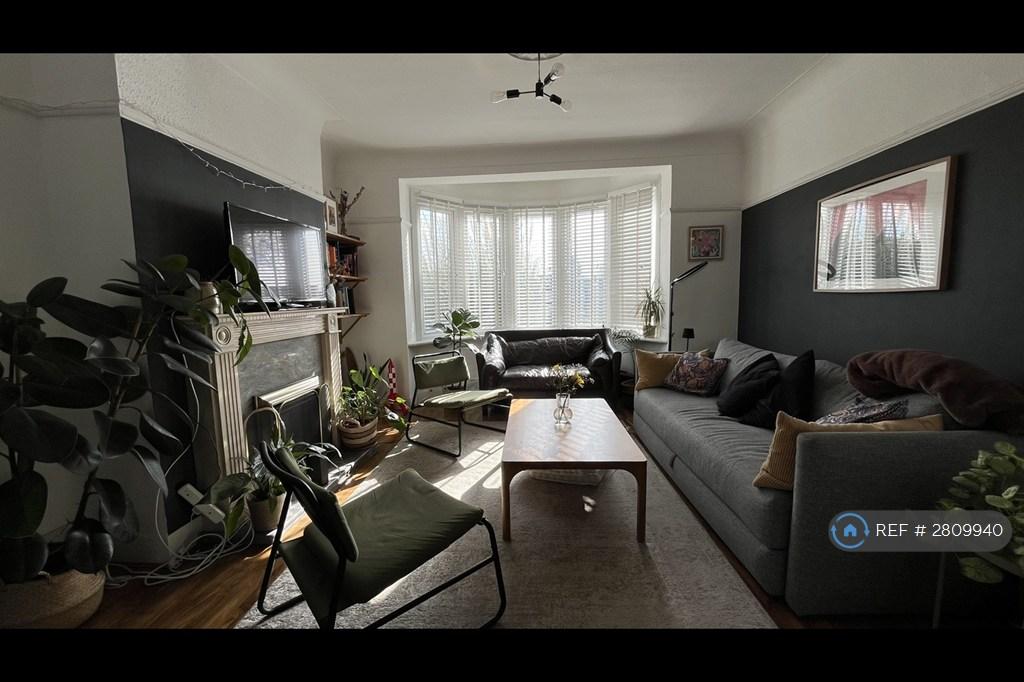 Living / Dining Room 1