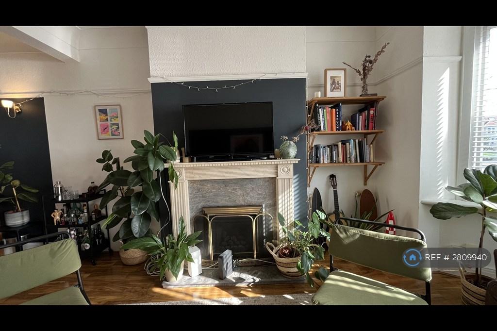 Living / Dining Room 3