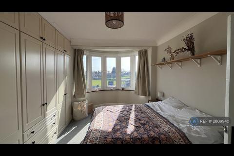 3 bedroom semi-detached house to rent, Nutter Lane, London, E11