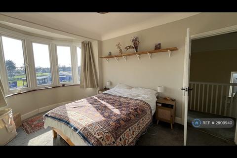 3 bedroom semi-detached house to rent, Nutter Lane, London, E11