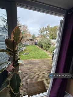 1 bedroom in a house share to rent, Kingsway, London, KT3