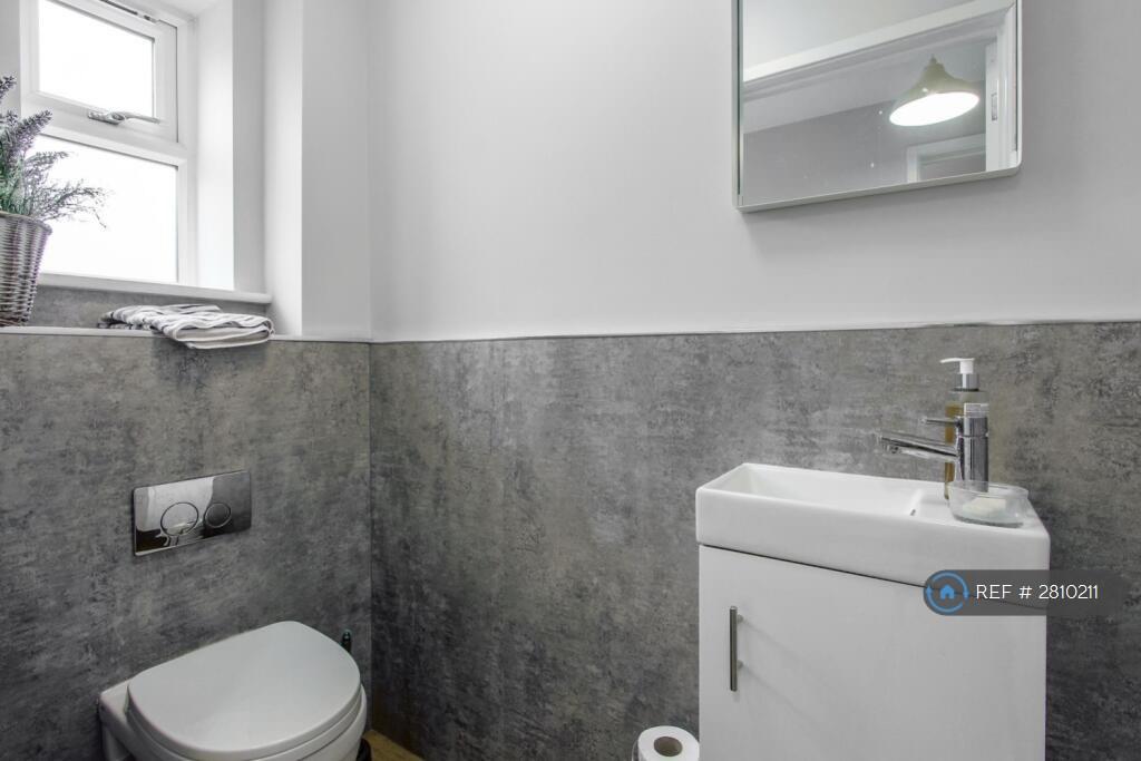 Master En Suite Bathroom