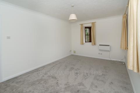 1 bedroom flat to rent, Rushmon Gardens, Walton-on-Thames KT12