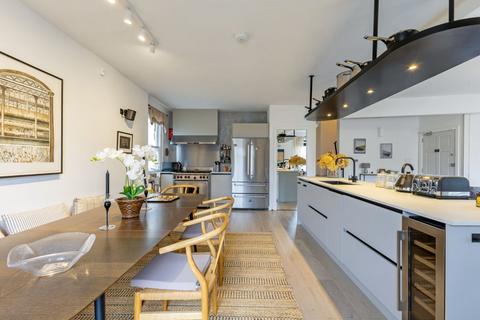 2 bedroom flat for sale, Belsize Park, London NW3
