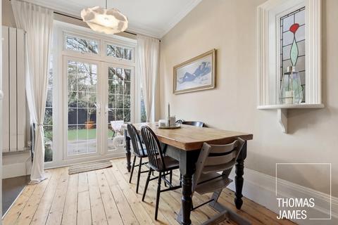 2 bedroom flat for sale, Old Park Road, London, N13
