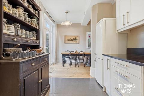 2 bedroom flat for sale, Old Park Road, London, N13
