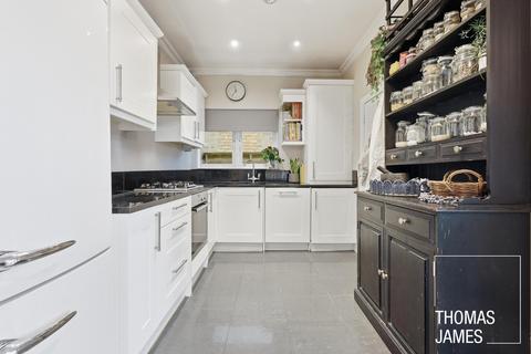 2 bedroom flat for sale, Old Park Road, London, N13