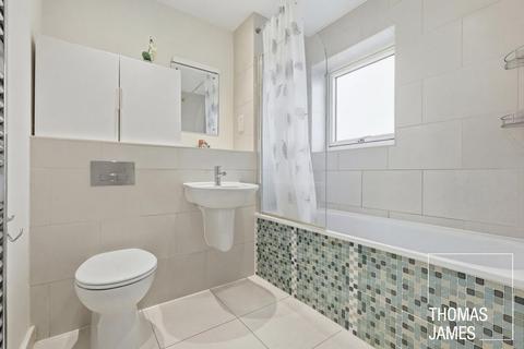 2 bedroom flat for sale, Coral Court, Arnos Grove, N11