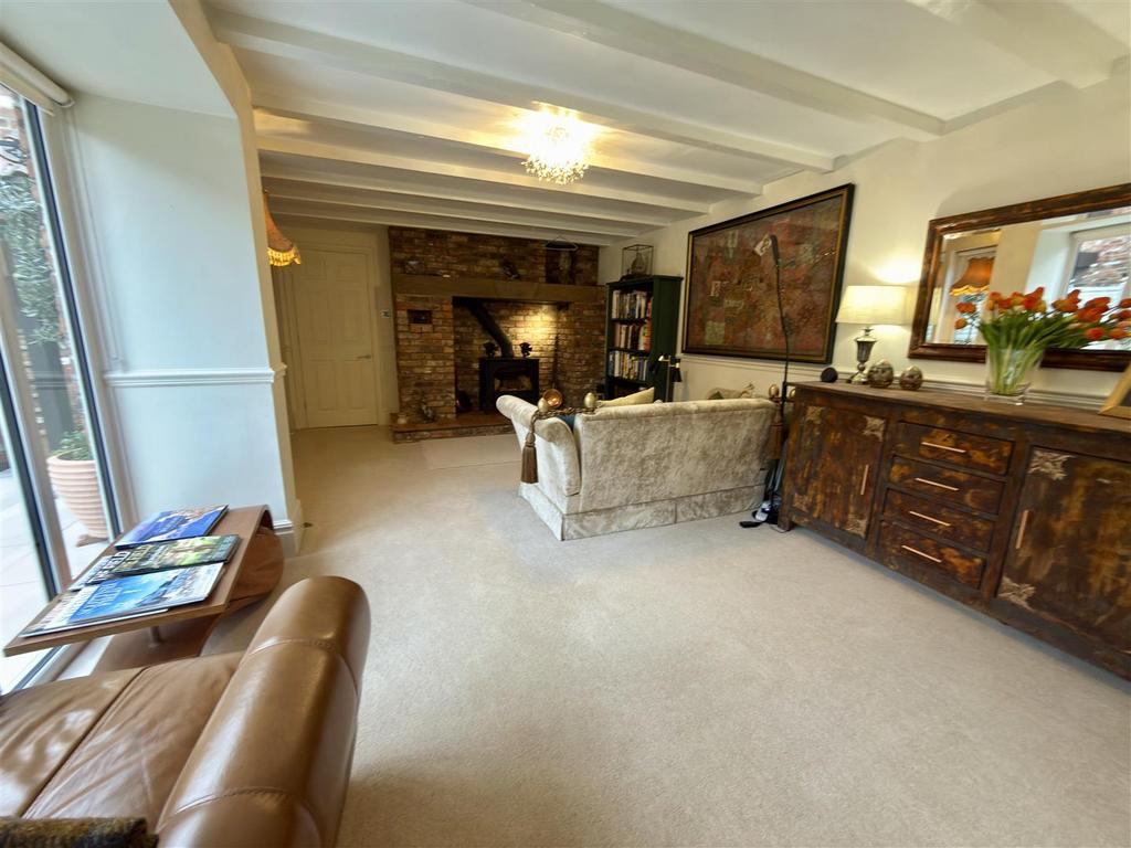 Lounge/Sitting Room