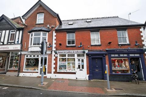 Shop to rent - High Street, Lyndhurst