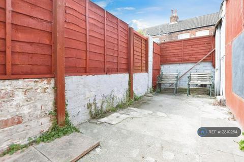 3 bedroom terraced house to rent, Huntingdon St, Hull, HU4