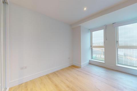 2 bedroom flat to rent, Beverley Way