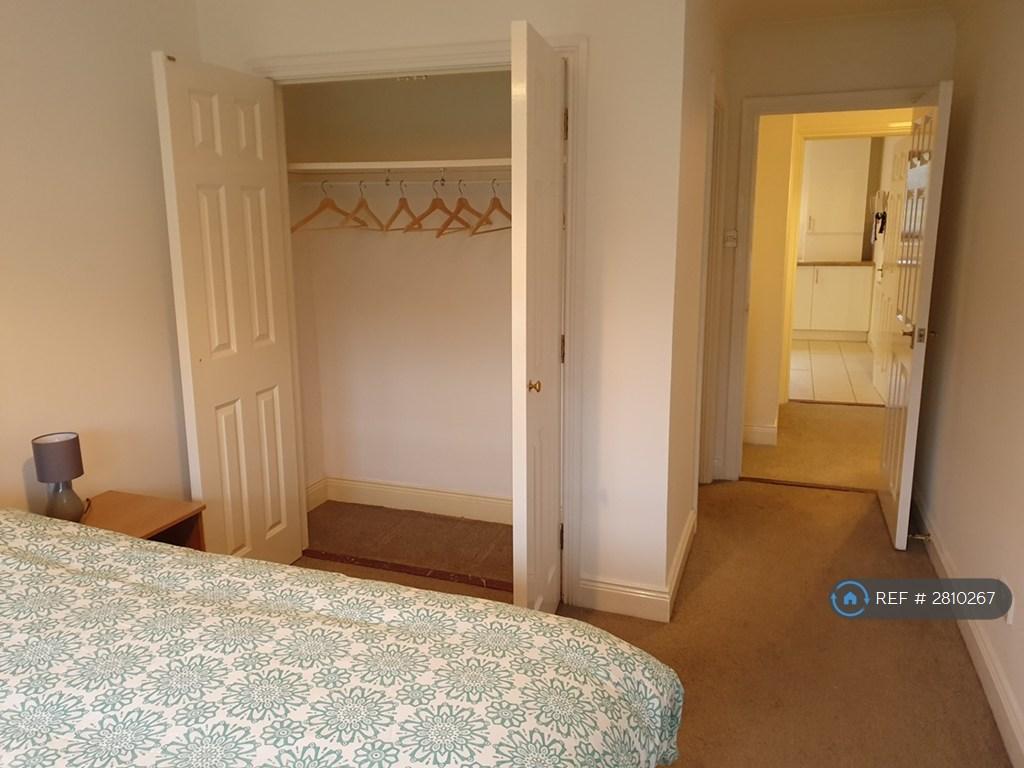 1st Bedroom - Storage