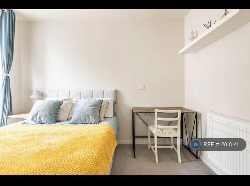 Full Furnished To Move In With One Suitcase