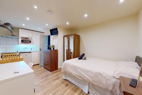 Studio to rent, Chatsworth Road