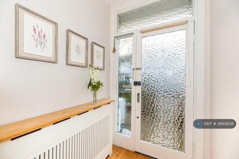 3 bedroom terraced house to rent, Clifton Park Avenue, London, SW20