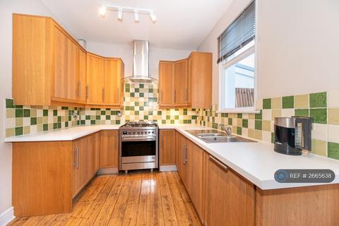 3 bedroom terraced house to rent, Clifton Park Avenue, London, SW20
