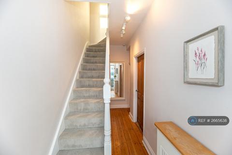 3 bedroom terraced house to rent, Clifton Park Avenue, London, SW20