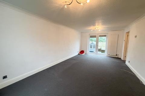 3 bedroom semi-detached house to rent, Little Lever, Bolton BL3