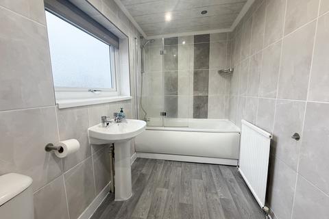 3 bedroom semi-detached house to rent, Little Lever, Bolton BL3