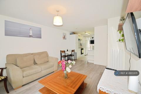2 bedroom flat to rent, Caravel Close, London, E14