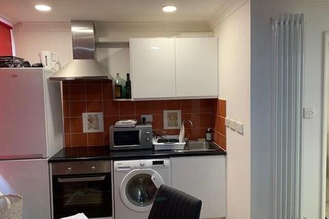 Studio to rent, Tresham crescent, London NW8