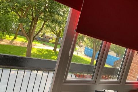 Studio to rent, Tresham crescent, London NW8