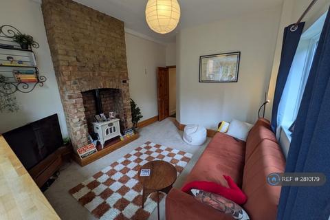 2 bedroom flat to rent, Ivy Crescent, London, W4