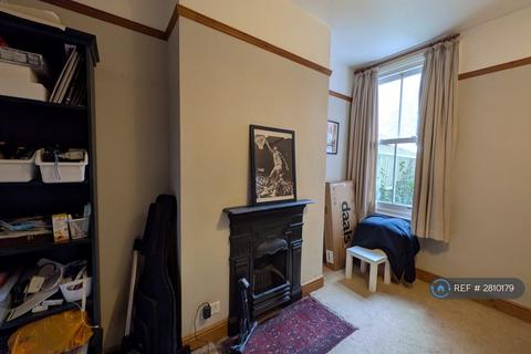 2 bedroom flat to rent, Ivy Crescent, London, W4