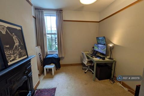 2 bedroom flat to rent, Ivy Crescent, London, W4