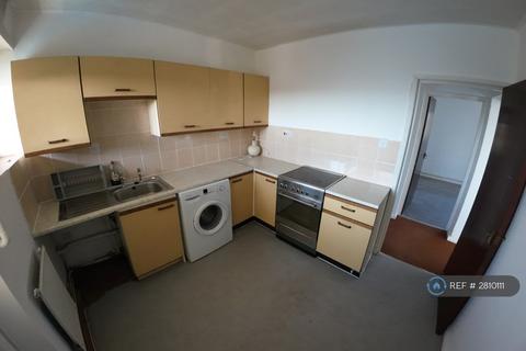 3 bedroom flat to rent, Grampian Court, Liverpool, L7