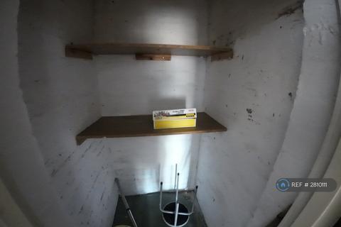 3 bedroom flat to rent, Grampian Court, Liverpool, L7