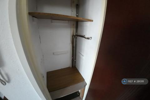 3 bedroom flat to rent, Grampian Court, Liverpool, L7