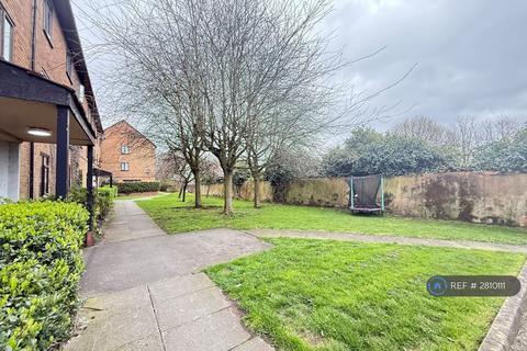 3 bedroom flat to rent, Grampian Court, Liverpool, L7