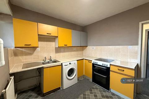 3 bedroom flat to rent, Grampian Court, Liverpool, L7