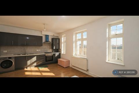2 bedroom flat to rent, High St, Slough, SL1