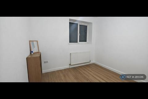 2 bedroom flat to rent, High St, Slough, SL1