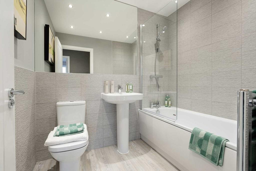 Family bathroom - typical Taylor Wimpey home