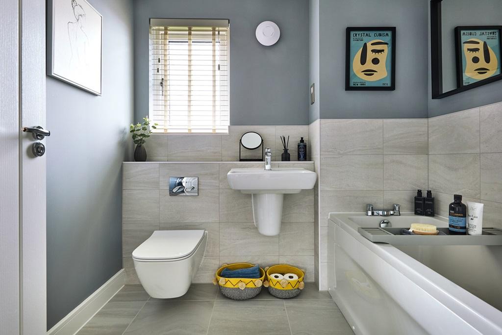 A family friendly bathroom
