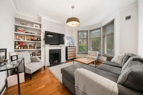 2 bedroom ground floor flat to rent, Haverhill Road, London SW12