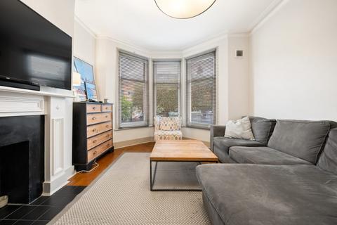 2 bedroom ground floor flat to rent, Haverhill Road, London SW12
