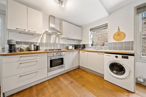 2 bedroom ground floor flat to rent, Haverhill Road, London SW12