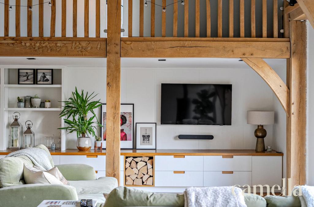 Living/dining area