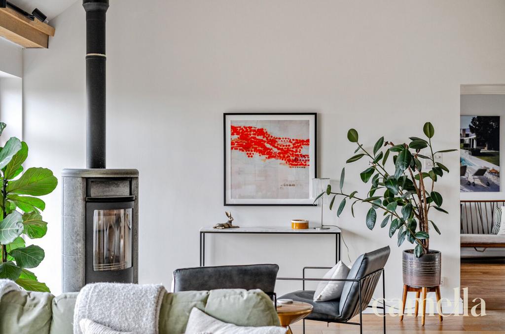 Living/dining area