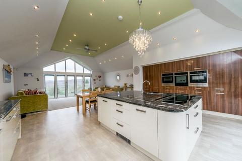 4 bedroom detached house for sale, Meltham Road, Netherton, Huddersfield, HD4