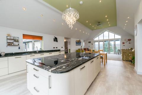 4 bedroom detached house for sale, Meltham Road, Netherton, Huddersfield, HD4