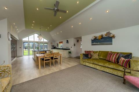 4 bedroom detached house for sale, Meltham Road, Netherton, Huddersfield, HD4