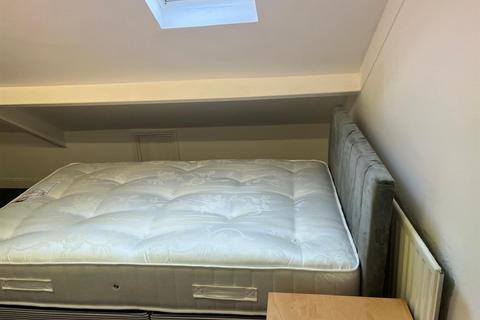 undefined, Crossley Terrace, Room 5