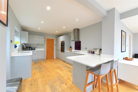 4 bedroom semi-detached house for sale, Lynwood Avenue, Copmanthorpe, York